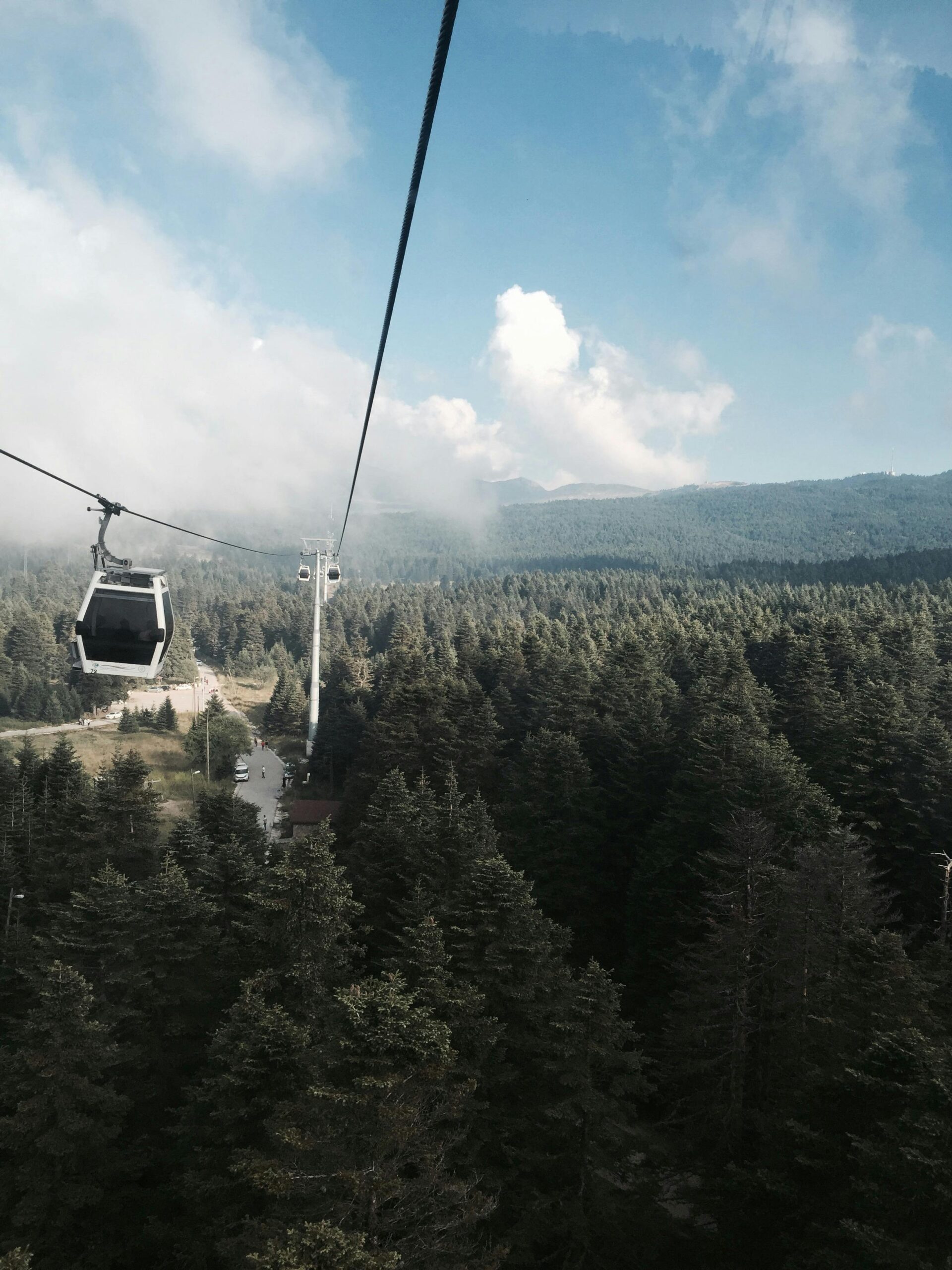 A breathtaking cable car ride over lush forests and mountains in Bursa, Türkiye.